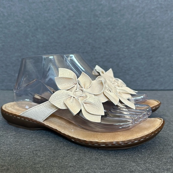 Clarks Shoes - Clark’s Ivory Leather Bendables Floral Thong Flip Flop Sandals Women’s Size 8